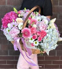 Композиция солнечный день в Ильинское (Домодедово) Цветочная композиция из Розы, Хризантемы, Пионы и Лизиантусы в корзине в Ильинское (Домодедово)