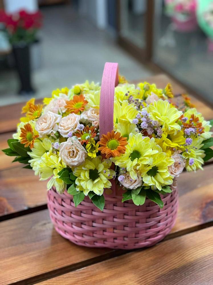 Цветочная композиция из Хризантемы и Розы в корзине в Ильинское (Домодедово) 